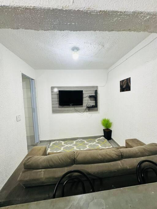 Apartamento Aconchegante Mobiliado, Zn - Cod 02 *